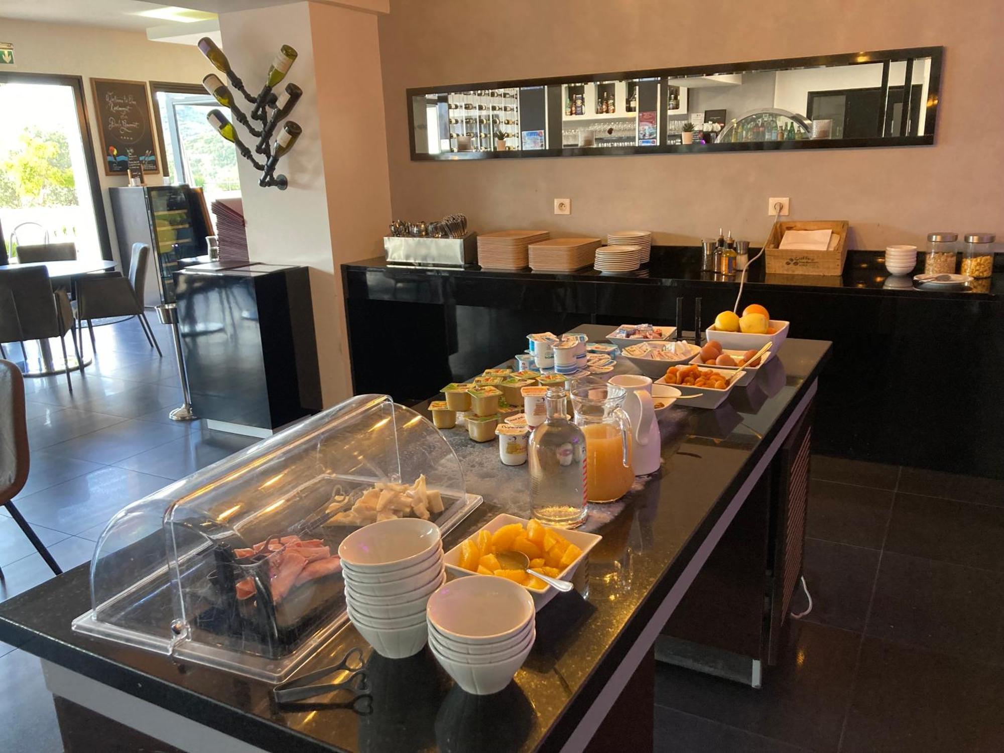 Hotel & Restaurant Perla Riviera فينوف لوبيه المظهر الخارجي الصورة
