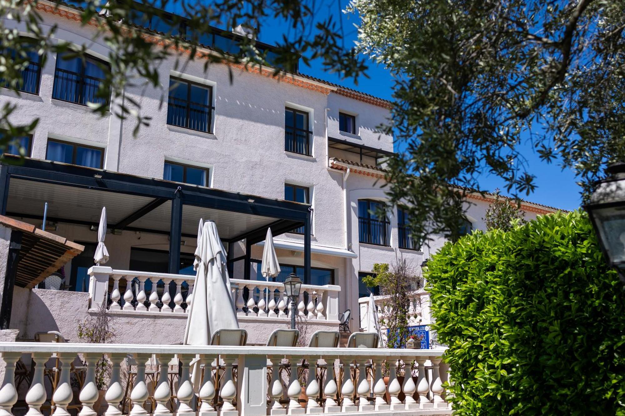 Hotel & Restaurant Perla Riviera فينوف لوبيه المظهر الخارجي الصورة