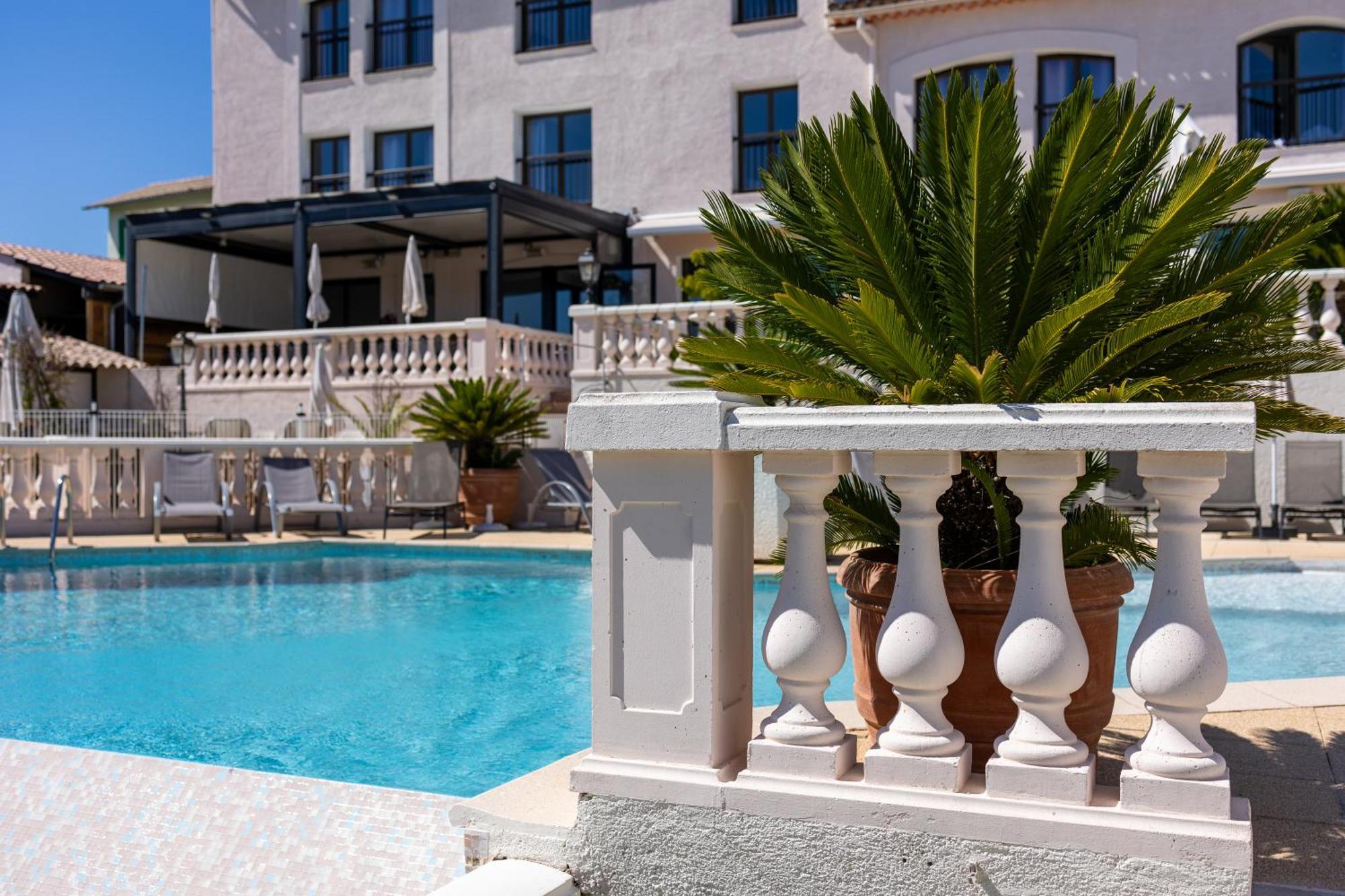 Hotel & Restaurant Perla Riviera فينوف لوبيه المظهر الخارجي الصورة
