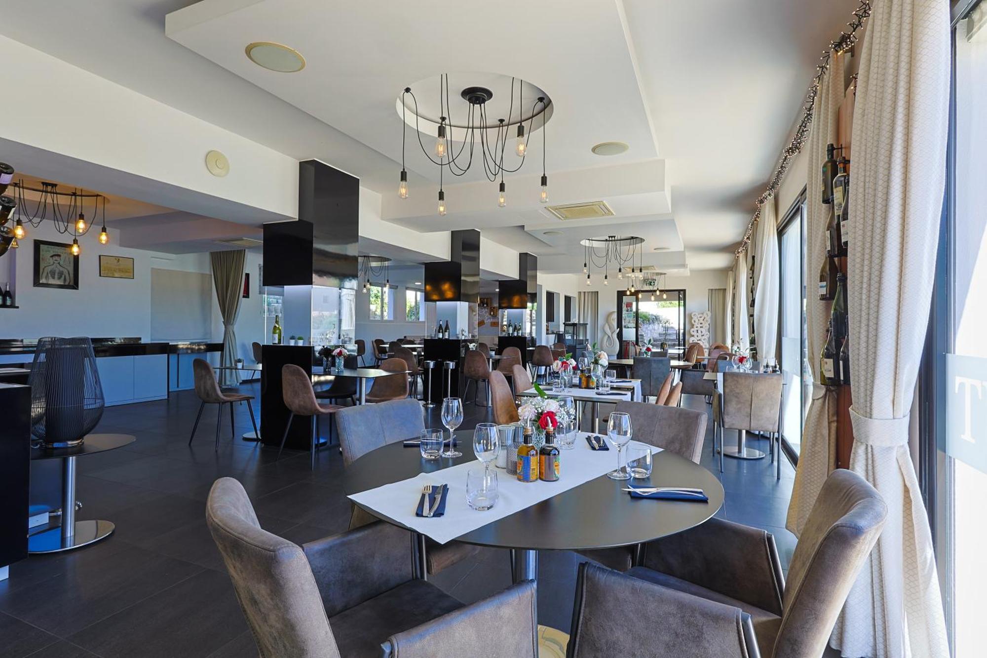 Hotel & Restaurant Perla Riviera فينوف لوبيه المظهر الخارجي الصورة