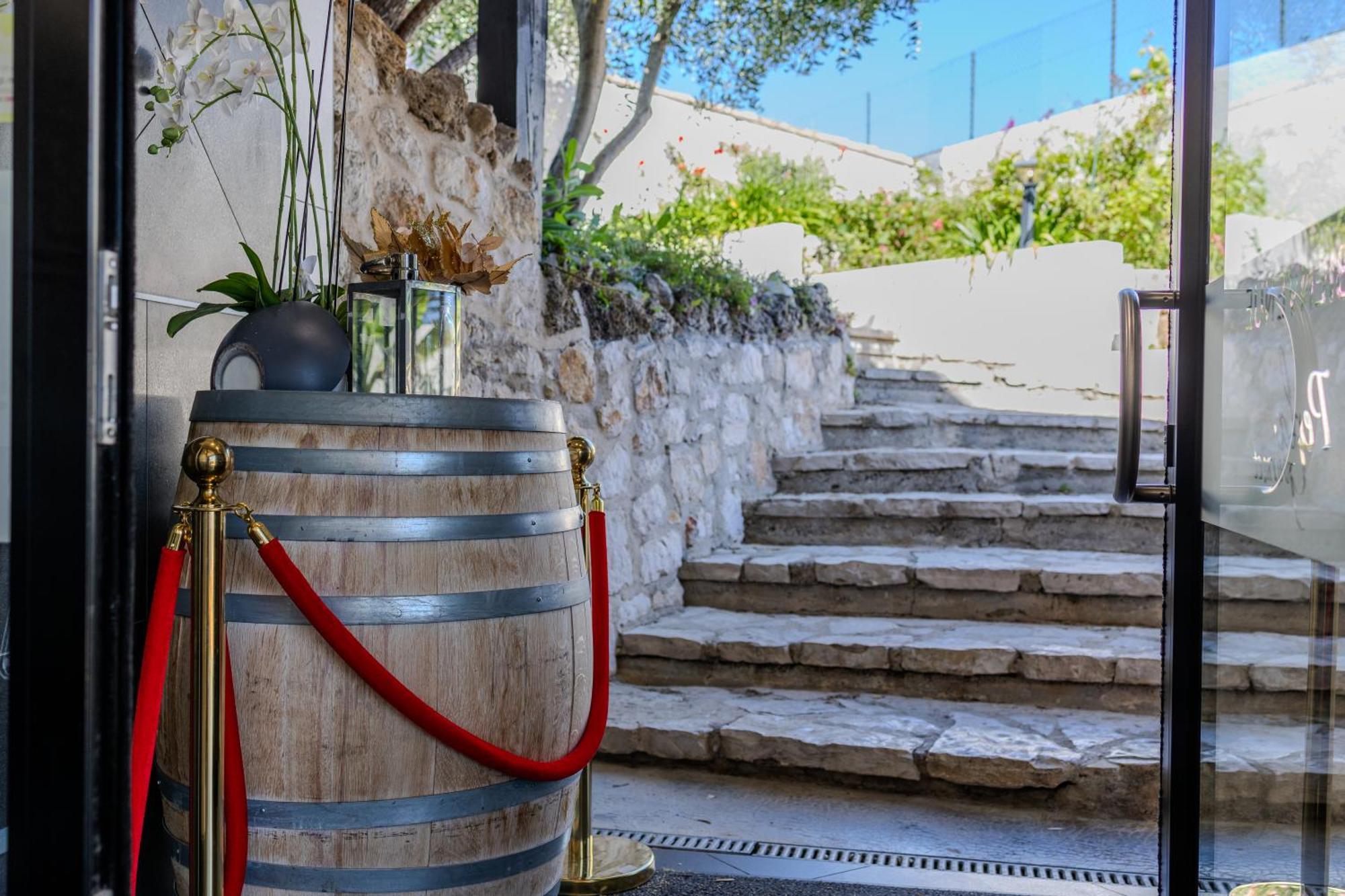 Hotel & Restaurant Perla Riviera فينوف لوبيه المظهر الخارجي الصورة