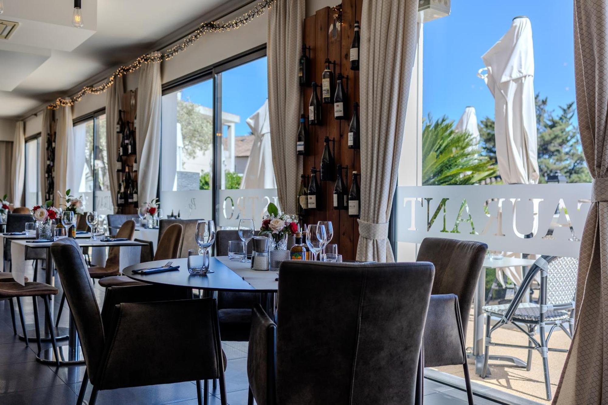 Hotel & Restaurant Perla Riviera فينوف لوبيه المظهر الخارجي الصورة
