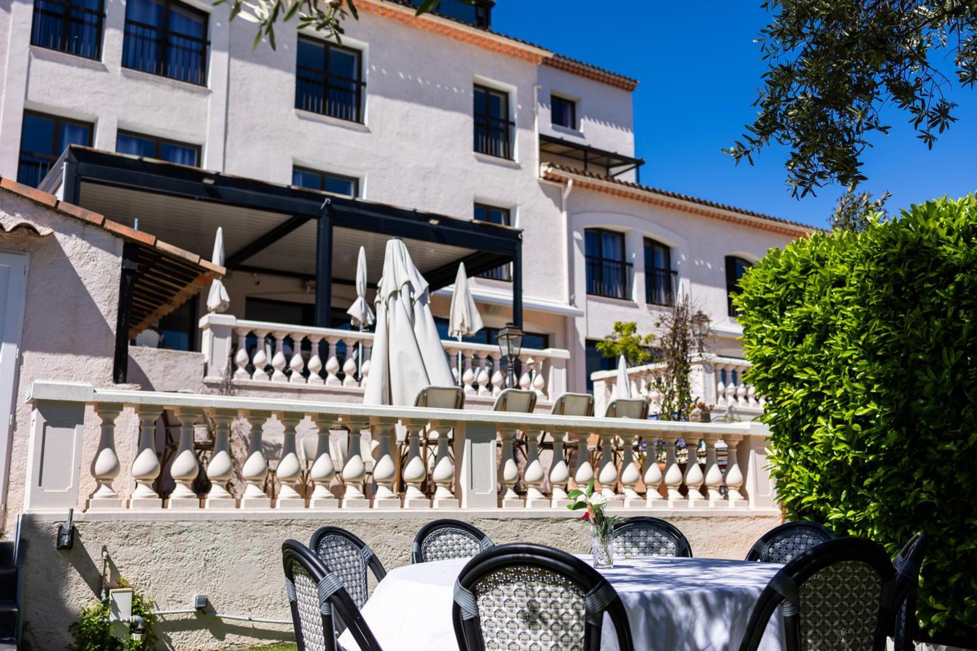 Hotel & Restaurant Perla Riviera فينوف لوبيه المظهر الخارجي الصورة